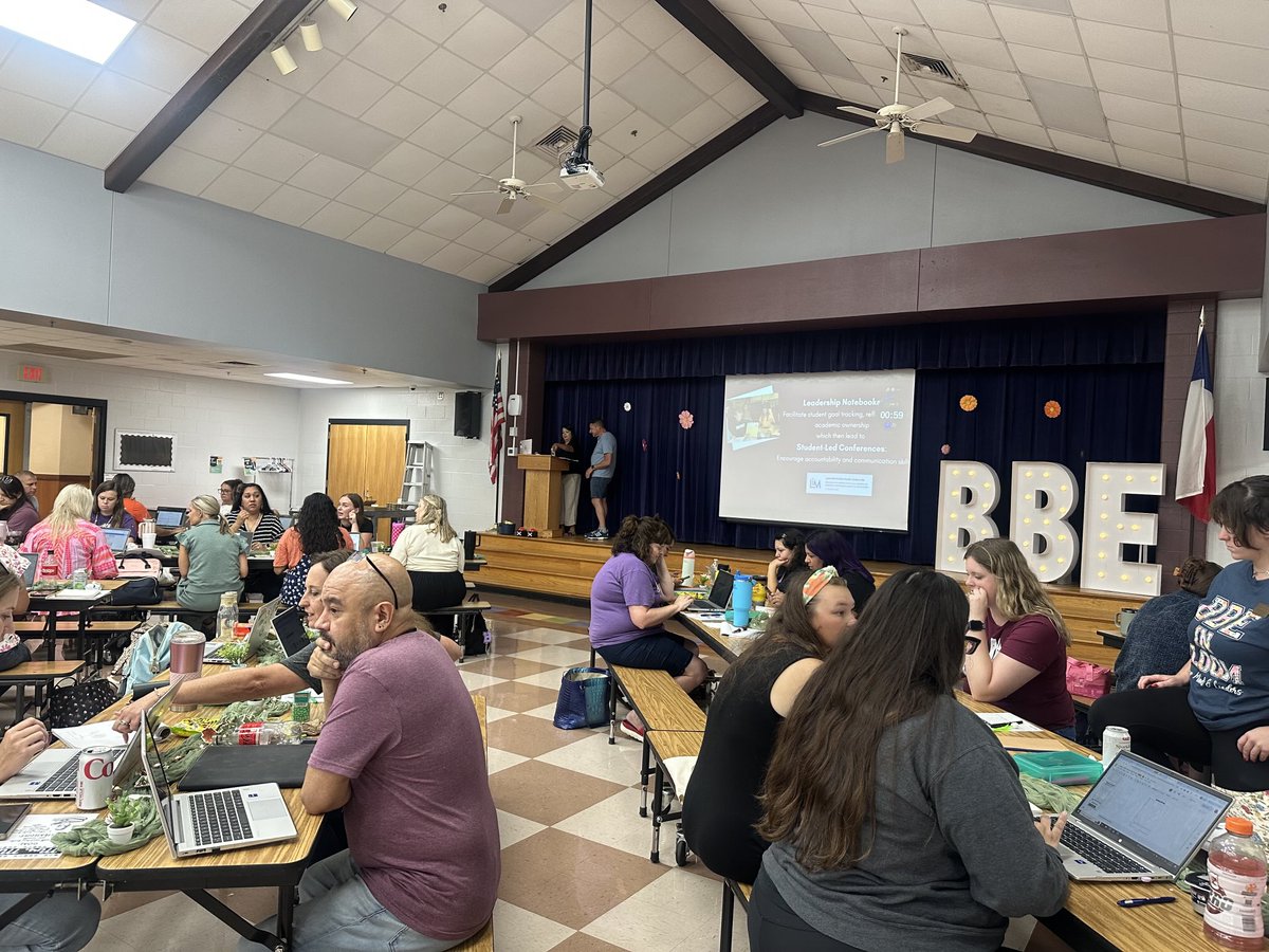 Love the Leader In Me dialogue Teachers are having on Leadership Notebooks and Student Led Conferences ⁦<a href="/BluebonnetLions/">Bluebonnet Elementary School</a>⁩! #LISDWeAreHere and we are ready ⁦<a href="/LockhartISD/">Lockhart ISD</a>⁩!