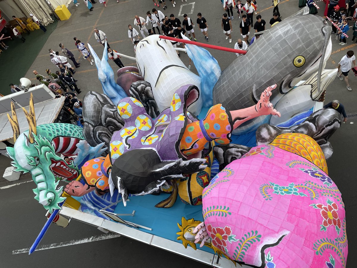 PTAねぶた。

台を斜めに割くスサノオと送りのナマズの腹が印象的。。。