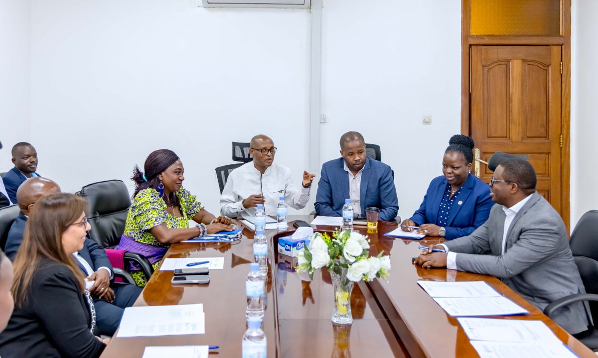 RwandaAgri's tweet image. Today, @FAORwanda ag. Representative @NomaMhlanga handed over the hydroponic vertical farm to MINAGRI  after completion of installation &amp;amp; initial operational phases. The handover signifies the full transfer of management responsibilities to MINAGRI.