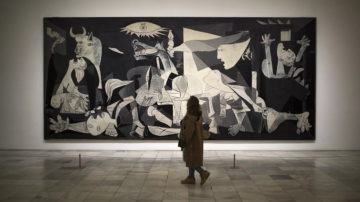 De todas las cosas raras que he leído sobre el Guernica de Picasso desde ayer me sorprende mucho la difusión que ha alcanzado la “idea feliz” de que representa la muerte de un torero.

No tiene sentido. Es falso.

E implica no saber nada de Picasso.
