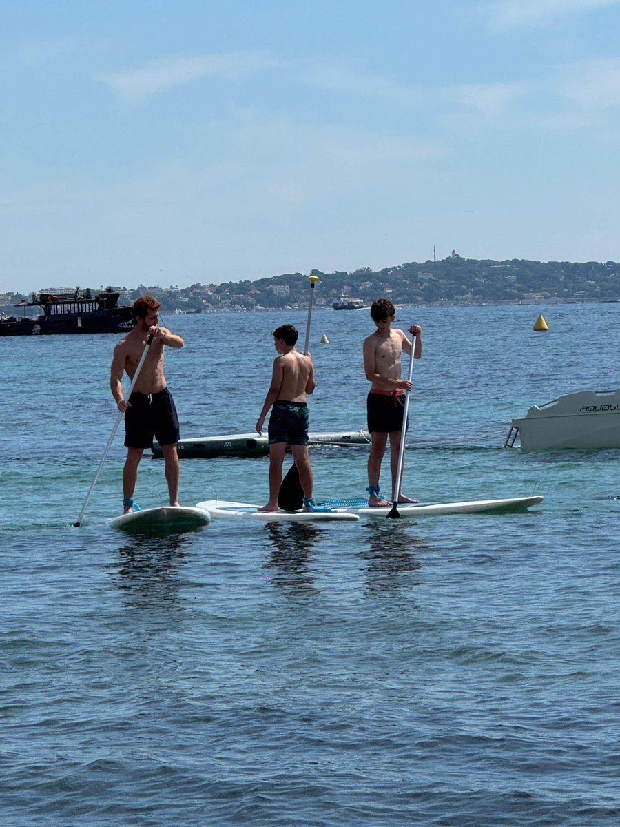 Le Hive Cannes (@lehivecannes) on Twitter photo 🪧 Première journée de stage IRL validée !
Coaching Fortnite avec <a href="/Papasss__/">OPTI Papasss (PhD)</a> l'après midi 🎮
Session paddle le matin pour bien décompresser 🌊 avant d'attaquer le coaching avec,
<a href="/neavii11/">LHC Neavii</a> <a href="/Rayzefn_/">LHC Rayze</a> <a href="/JivasaLoL/">Jivasa</a>
Ambiance au top, team motivée 💪
Et il reste toute la semaine… 🪧 Première journée de stage IRL validée !
Coaching Fortnite avec <a href="/Papasss__/">OPTI Papasss (PhD)</a> l'après midi 🎮
Session paddle le matin pour bien décompresser 🌊 avant d'attaquer le coaching avec,
<a href="/neavii11/">LHC Neavii</a> <a href="/Rayzefn_/">LHC Rayze</a> <a href="/JivasaLoL/">Jivasa</a>
Ambiance au top, team motivée 💪
Et il reste toute la semaine…