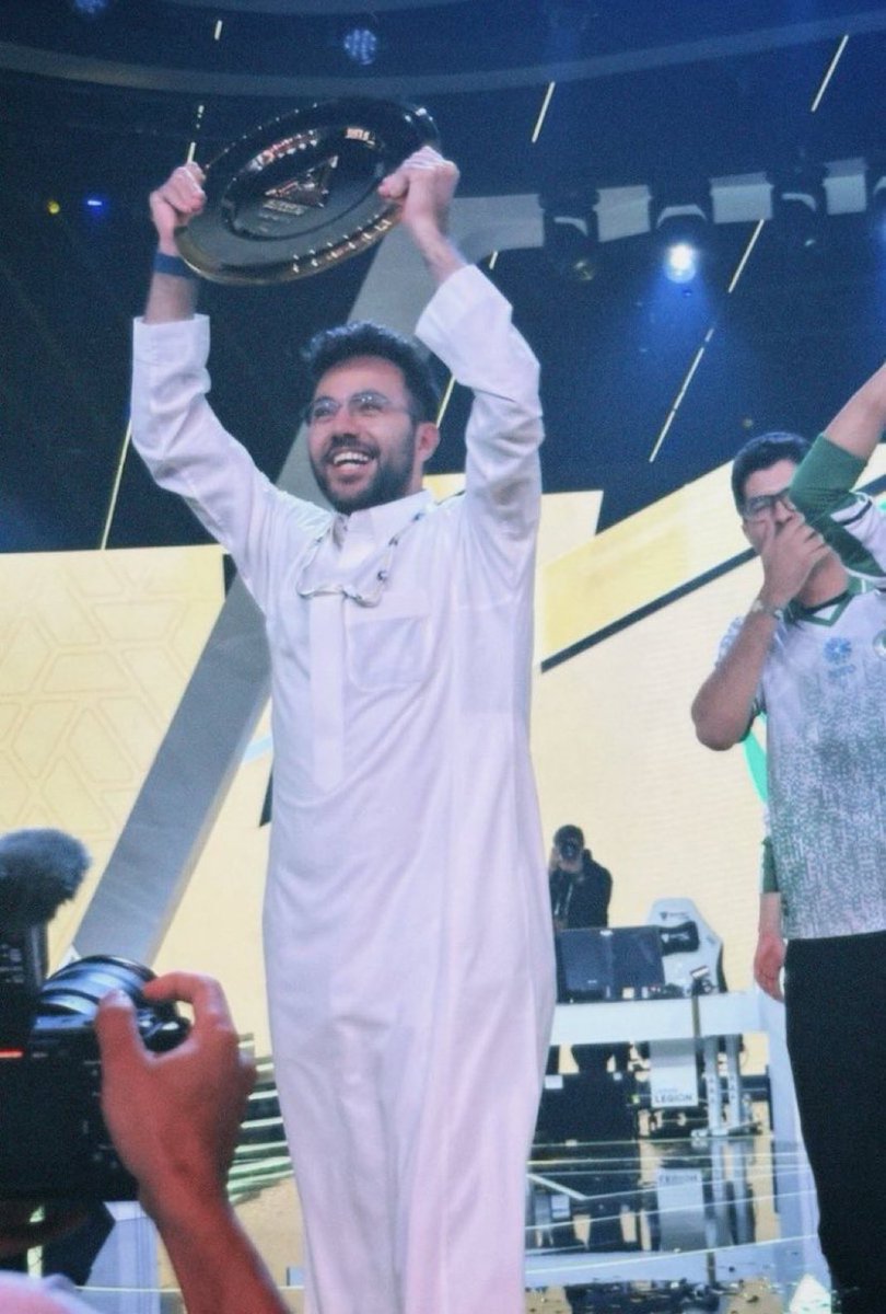 اللهم لك الحمد حتى ترضى 
امس حققنا اول كاس عالم للعبة اوفر واتش 
والحمدلله مع فوز امس تصدرنا ترتيب كاس العالم

اولاً شكراً لجماهيرنا على دعمهم وتحفيزهم كل لاعبيننا الابطال انتم العلامة الفارقة في هذي البطولة
وشكراً للاعبين الابطال جميعاً واخص الجندي المجهول <a href="/Th_ugnasty/">Chris</a> 💚 

وباذن