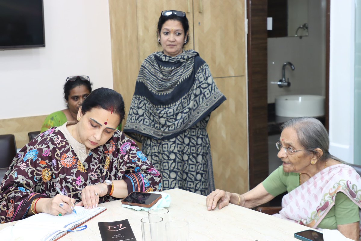 Chitra Kishor Wagh (@chitrakwagh) on Twitter photo ЁЯУНрдореБрдВрдмрдИ | рд╢реНрд░реА рдорд╛рдирд╡ рд╕реЗрд╡рд╛ рд╕рдВрдШ, рд╕рд╛рдпрди
рдорд╣рд╛рдпреБрддреА рд╕рд░рдХрд╛рд░рдиреЗ рдореБрд▓реАрдВрдЪреНрдпрд╛ рд╕реБрд░рдХреНрд╖реЗрд▓рд╛ рд╕рд░реНрд╡реЛрдЪреНрдЪ рдкреНрд░рд╛рдзрд╛рдиреНрдп рджреЗрдд, рд╕рдВрднрд╛рдЬреАрдирдЧрд░ рдЫрд╛рд╡рдгреАрддреАрд▓ рдЬреНрдЮрд╛рдирджреАрдк рдмрд╛рд▓рд┐рдХрд╛ рд╕реБрдзрд╛рд░рдЧреГрд╣ рдмрдВрдж рдХреЗрд▓реЗ рдЖрдгрд┐ рд╕рдВрд╡реЗрджрдирд╢реАрд▓рддреЗрдиреЗ рдпрд╛ рдмрд╛рд▓рд┐рдХрд╛рдВрдЪреЗ рд╡рд┐рд╡рд┐рдз рдмрд╛рд▓рдЧреГрд╣рд╛рдВрдордзреНрдпреЗ рд╕реНрдерд▓рд╛рдВрддрд░ рдХреЗрд▓реЗ.
ЁЯЩП рдпрд╛рдкреИрдХреА рдХрд╛рд╣реА рдореБрд▓реА рдЖрддрд╛ рд╢реНрд░реА рдорд╛рдирд╡ рд╕реЗрд╡рд╛ рд╕рдВрдШ, рд╕рд╛рдпрди рдпрд╛ рдмрд╛рд▓рдЧреГрд╣рд╛рдд ЁЯУНрдореБрдВрдмрдИ | рд╢реНрд░реА рдорд╛рдирд╡ рд╕реЗрд╡рд╛ рд╕рдВрдШ, рд╕рд╛рдпрди
рдорд╣рд╛рдпреБрддреА рд╕рд░рдХрд╛рд░рдиреЗ рдореБрд▓реАрдВрдЪреНрдпрд╛ рд╕реБрд░рдХреНрд╖реЗрд▓рд╛ рд╕рд░реНрд╡реЛрдЪреНрдЪ рдкреНрд░рд╛рдзрд╛рдиреНрдп рджреЗрдд, рд╕рдВрднрд╛рдЬреАрдирдЧрд░ рдЫрд╛рд╡рдгреАрддреАрд▓ рдЬреНрдЮрд╛рдирджреАрдк рдмрд╛рд▓рд┐рдХрд╛ рд╕реБрдзрд╛рд░рдЧреГрд╣ рдмрдВрдж рдХреЗрд▓реЗ рдЖрдгрд┐ рд╕рдВрд╡реЗрджрдирд╢реАрд▓рддреЗрдиреЗ рдпрд╛ рдмрд╛рд▓рд┐рдХрд╛рдВрдЪреЗ рд╡рд┐рд╡рд┐рдз рдмрд╛рд▓рдЧреГрд╣рд╛рдВрдордзреНрдпреЗ рд╕реНрдерд▓рд╛рдВрддрд░ рдХреЗрд▓реЗ.
ЁЯЩП рдпрд╛рдкреИрдХреА рдХрд╛рд╣реА рдореБрд▓реА рдЖрддрд╛ рд╢реНрд░реА рдорд╛рдирд╡ рд╕реЗрд╡рд╛ рд╕рдВрдШ, рд╕рд╛рдпрди рдпрд╛ рдмрд╛рд▓рдЧреГрд╣рд╛рдд