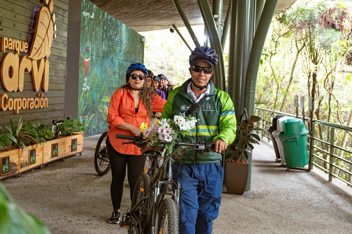 #ExperienciaArví (@parquearvi) on Twitter photo #Martes en el Arví.🥳 Con este horario especial junto a nuestros amigos del <a href="/metrodemedellin/">Metro de Medellín 💚 30 años #ALoMetro</a>, te estamos esperando con nuestras experiencias silleteras, caminatas, talleres, cicladas y rutas especiales
Conoce más en: 👉 parquearvi.org #Martes en el Arví.🥳 Con este horario especial junto a nuestros amigos del <a href="/metrodemedellin/">Metro de Medellín 💚 30 años #ALoMetro</a>, te estamos esperando con nuestras experiencias silleteras, caminatas, talleres, cicladas y rutas especiales
Conoce más en: 👉 parquearvi.org