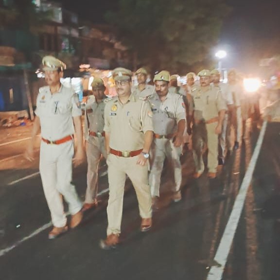 DEORIA POLICE (@deoriapolice) on Twitter photo #SPDeoria рд╢реНрд░реА рд╡рд┐рдХреНрд░рд╛рдиреНрдд рд╡реАрд░ рдХреЗ рдирд┐рд░реНрджреЗрд╢рди рдореЗрдВ #рдерд╛рдирд╛_рдмрдШреМрдЪрдШрд╛рдЯ рдкреБрд▓рд┐рд╕ рджреНрд╡рд╛рд░рд╛ рдерд╛рдирд╛ рдХреНрд╖реЗрддреНрд░рд╛рдиреНрддрд░реНрдЧрдд рдЖрдордЬрди рдореЗрдВ рд╕реБрд░рдХреНрд╖рд╛ рдХрд╛ рднрд╛рд╡ рдЬрд╛рдЧреГрдд рдХрд░рдиреЗ рдХреЗ рдЙрджреНрджреЗрд╢реНрдп рд╕реЗ рдореБрдЦреНрдп рдорд╛рд░реНрдЧ/рдмрд╛рдЬрд╛рд░, рднреАрдбрд╝рднрд╛рдбрд╝ рд╡рд╛рд▓реЗ рд╕реНрдерд╛рдиреЛрдВ рдореЗрдВ рд╕рдВрджрд┐рдЧреНрдз рд╡реНрдпрдХреНрддрд┐рдпреЛрдВ/рд╡рд╛рд╣рдиреЛрдВ рдХреА рдЪреЗрдХрд┐рдВрдЧ рдХрд░рддреЗ рд╣реБрдП рдкреИрджрд▓ рдЧрд╢реНрдд рдХрд┐рдпрд╛ рдЧрдпрд╛ред #UPPolice #SPDeoria рд╢реНрд░реА рд╡рд┐рдХреНрд░рд╛рдиреНрдд рд╡реАрд░ рдХреЗ рдирд┐рд░реНрджреЗрд╢рди рдореЗрдВ #рдерд╛рдирд╛_рдмрдШреМрдЪрдШрд╛рдЯ рдкреБрд▓рд┐рд╕ рджреНрд╡рд╛рд░рд╛ рдерд╛рдирд╛ рдХреНрд╖реЗрддреНрд░рд╛рдиреНрддрд░реНрдЧрдд рдЖрдордЬрди рдореЗрдВ рд╕реБрд░рдХреНрд╖рд╛ рдХрд╛ рднрд╛рд╡ рдЬрд╛рдЧреГрдд рдХрд░рдиреЗ рдХреЗ рдЙрджреНрджреЗрд╢реНрдп рд╕реЗ рдореБрдЦреНрдп рдорд╛рд░реНрдЧ/рдмрд╛рдЬрд╛рд░, рднреАрдбрд╝рднрд╛рдбрд╝ рд╡рд╛рд▓реЗ рд╕реНрдерд╛рдиреЛрдВ рдореЗрдВ рд╕рдВрджрд┐рдЧреНрдз рд╡реНрдпрдХреНрддрд┐рдпреЛрдВ/рд╡рд╛рд╣рдиреЛрдВ рдХреА рдЪреЗрдХрд┐рдВрдЧ рдХрд░рддреЗ рд╣реБрдП рдкреИрджрд▓ рдЧрд╢реНрдд рдХрд┐рдпрд╛ рдЧрдпрд╛ред #UPPolice