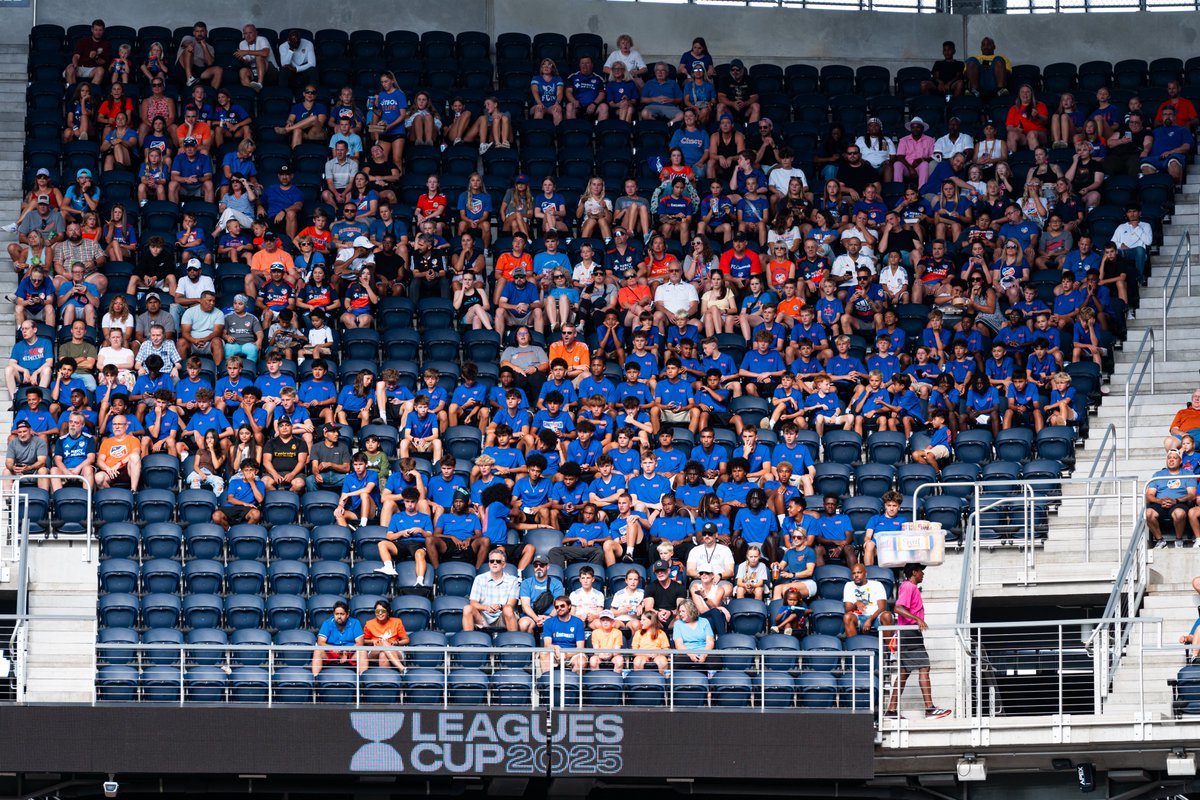 We had a great time last night supporting the first team! 🔶🔷