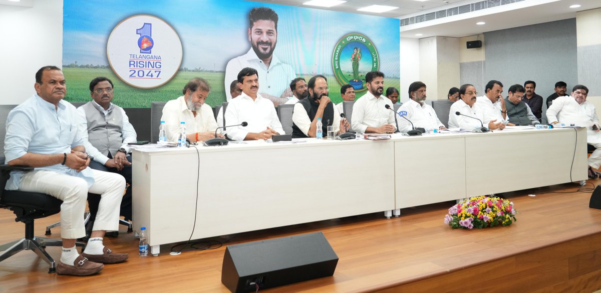 కాళేశ్వరం ప్రాజెక్టు వ్యవహారంలో న్యాయ విచారణ జరిపిన జస్టిస్ పినాకి చంద్ర ఘోష్ కమిషన్ ప్రభుత్వానికి సమర్పించిన నివేదికను శాసనసభలో ప్రవేశపెట్టి అందరి అభిప్రాయాల మేరకు తదుపరి కార్యాచరణ ఉంటుందని ముఖ్యమంత్రి శ్రీ <a href="/revanth_anumula/">Revanth Reddy</a> గారు ప్రకటించారు. జస్టిస్ ఘోష్ కమిషన్ ఇచ్చిన నివేదికను