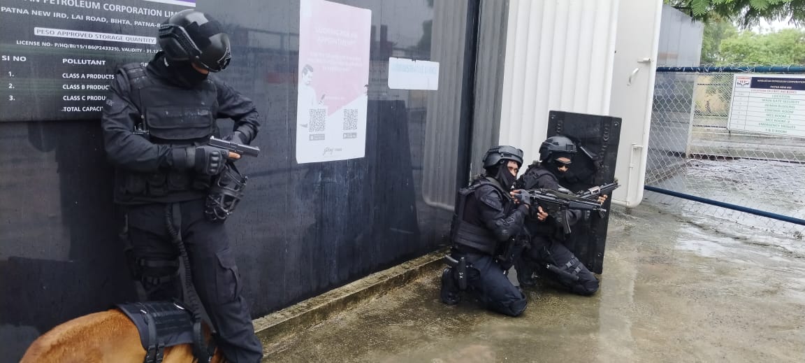 Bihar Police (@bihar_police) on Twitter photo рджрд┐рдирд╛рдВрдХ 04.08.2025
рд░рд╛рдЬреНрдп рдХреЗ рдЖрдВрддрд░рд┐рдХ рд╕реБрд░рдХреНрд╖рд╛ рдХреЗ рдорджреНрджреЗрдирдЬрд░ рдЖрддрдВрдХреА рдШрдЯрдирд╛рдУрдВ рдХреА рд╕рдВрднрд╛рд╡рдирд╛рдУрдВ рдПрд╡рдВ рдЪреБрдиреМрддрд┐рдпреЛрдВ рдХреЛ рджреЗрдЦрддреЗ рд╣реБрдП рд╕реБрд░рдХреНрд╖рд╛ рдХреЗ рджреГрд╖реНрдЯрд┐рдХреЛрдг рд╕реЗ рдХрд┐рд╕реА рднреА рдЖрдХрд╕реНрдорд┐рдХ рд╕реНрдерд┐рддрд┐ рд╕реЗ рдирд┐рдкрдЯрдиреЗ рдХреЗ рд▓рд┐рдП рдмрд┐рд╣рд╛рд░ рдПрежрдЯреАрежрдПрд╕реж рдПрд╡рдВ ...(1/3)
.
.
#BiharPolice #HainTaiyaarHum #ATS #Bihar рджрд┐рдирд╛рдВрдХ 04.08.2025
рд░рд╛рдЬреНрдп рдХреЗ рдЖрдВрддрд░рд┐рдХ рд╕реБрд░рдХреНрд╖рд╛ рдХреЗ рдорджреНрджреЗрдирдЬрд░ рдЖрддрдВрдХреА рдШрдЯрдирд╛рдУрдВ рдХреА рд╕рдВрднрд╛рд╡рдирд╛рдУрдВ рдПрд╡рдВ рдЪреБрдиреМрддрд┐рдпреЛрдВ рдХреЛ рджреЗрдЦрддреЗ рд╣реБрдП рд╕реБрд░рдХреНрд╖рд╛ рдХреЗ рджреГрд╖реНрдЯрд┐рдХреЛрдг рд╕реЗ рдХрд┐рд╕реА рднреА рдЖрдХрд╕реНрдорд┐рдХ рд╕реНрдерд┐рддрд┐ рд╕реЗ рдирд┐рдкрдЯрдиреЗ рдХреЗ рд▓рд┐рдП рдмрд┐рд╣рд╛рд░ рдПрежрдЯреАрежрдПрд╕реж рдПрд╡рдВ ...(1/3)
.
.
#BiharPolice #HainTaiyaarHum #ATS #Bihar