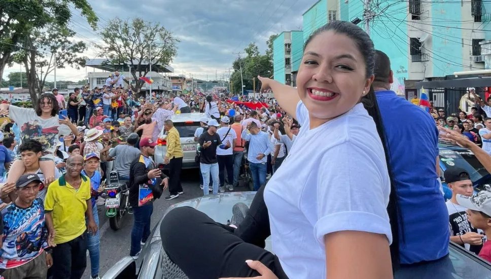 MARÍA OROPEZA📍Abogada, activista de Portuguesa | 

María Oropeza cumple 1 año detenida injustamente por decir la verdad.
Por documentar violaciones de DD.HH.
Por denunciar el fraude electoral.
El régimen respondió con represión.
#LiberenAMaríaOropeza #PresosQueSonHéroes
