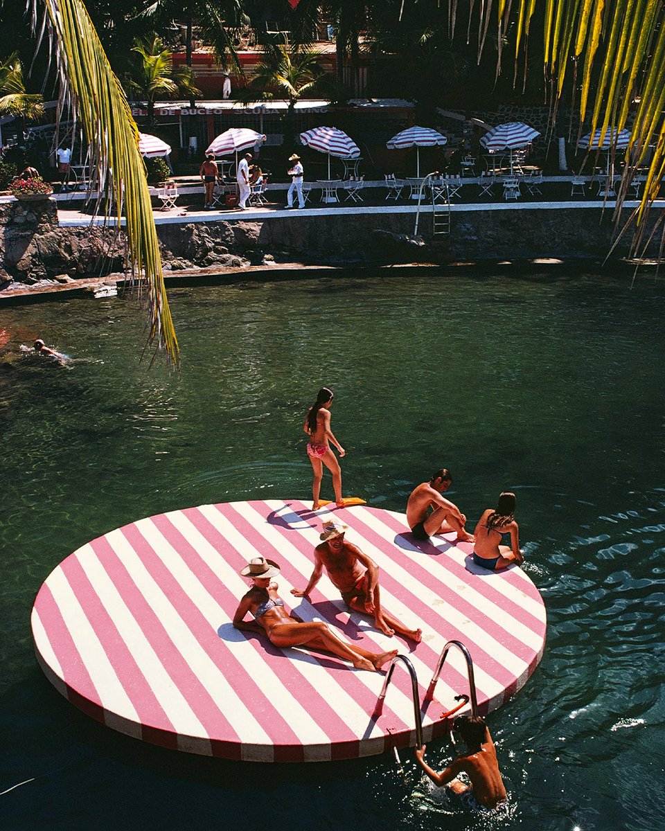 viewsfrance's tweet photo. La photographie mondaine de Slim Aarons. https://t.co/V9cQb865Ox