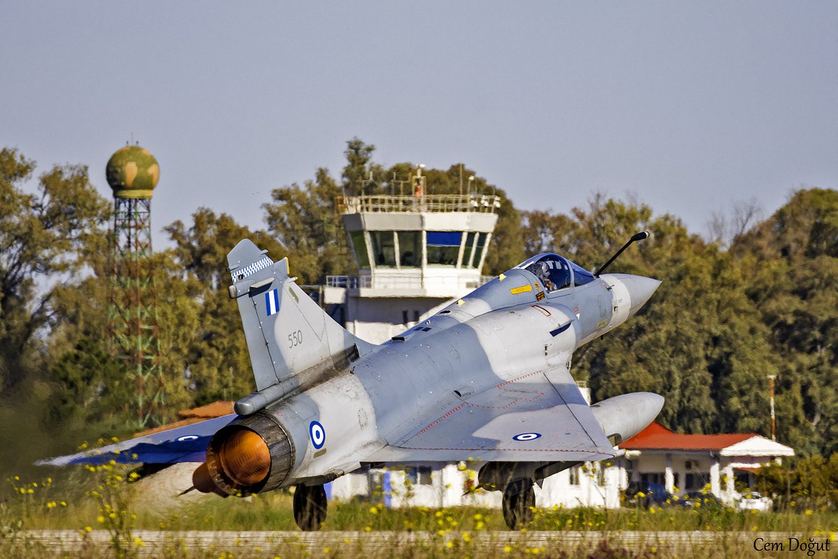 Mirage 2000 kalkışta 
#MirageMonday #iniochos