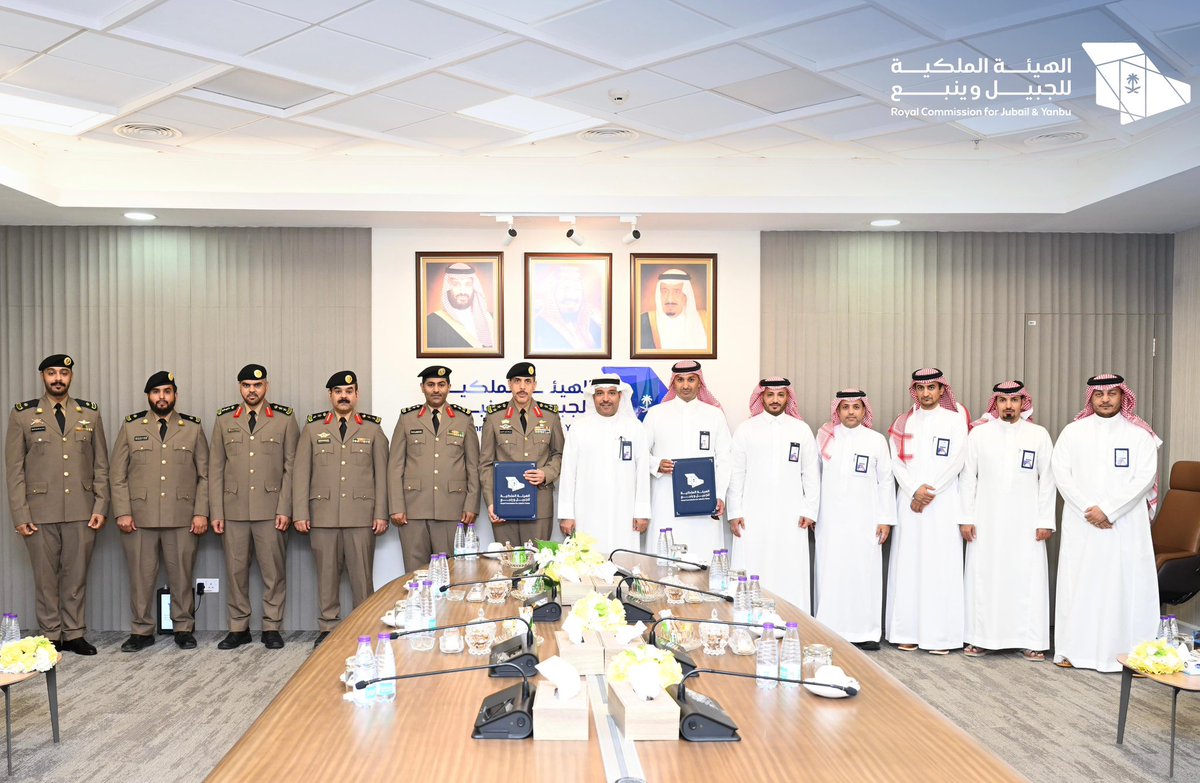 وقّع الرئيس التنفيذي 
م. محمود الذيب <a href="/_maltheeb/">محمود بن صالح الذيب Mahmoud Al-Theeb</a> 
اتفاقية مع قائد القوة الخاصة لأمن الطرق بالمنطقة الشرقية العميد مظلي: عبدالله العبيد؛ لتخصيص مرفق للاستخدام الحكومي في مدينة رأس الخير للصناعات التعدينية.

#صناعة_وحياة