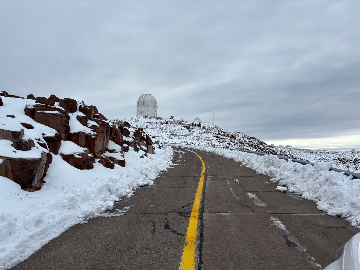These past days brought snow in Chile! ❄️

@cerroTololo saw its first snowfall of the year (~15 cm), and Cerro Pachón its third (~30 cm), after a few days of bad weather.
Thanks to our operations teams for keeping everything safe and clear. 

📸: NOIRLab/NSF/AURA/F. Bruno