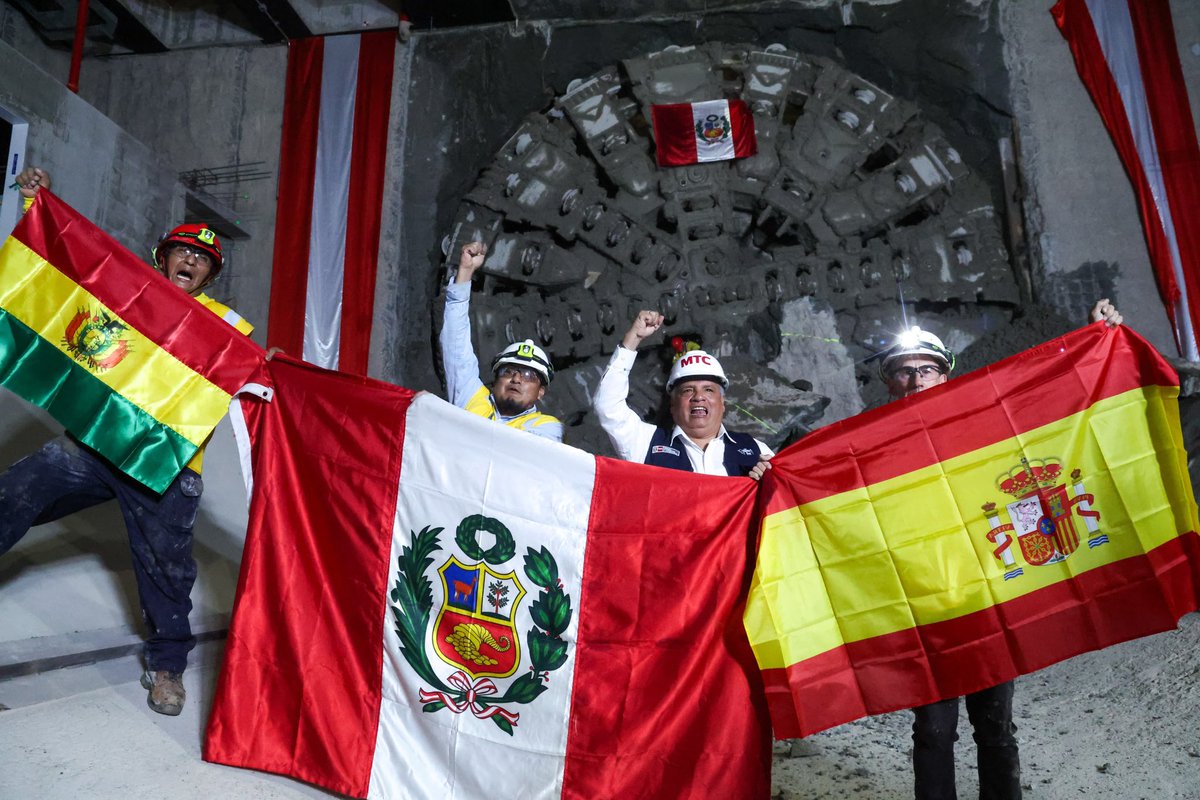 Llegó la tuneladora Delia a la Estación La alborada en el Cercado de Lima. Damos otro paso importante en la construcción de la Línea 2, proyecto de transporte urbano subterráneo que conectará a diez distritos entre Ate y el Callao, y beneficiará a 2.5 millones de personas. El