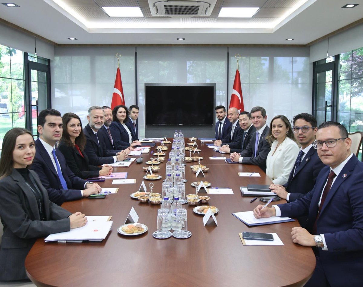 TC_Disisleri's tweet photo. Bakan Yardımcımız Büyükelçi Levent Gümrükçü, Ankara’da düzenlenen Türkiye-Panama Siyasi İstişareleri kapsamında, Panama Dışişleri Bakan Yardımcısı Carlos Arturo Hoyos ile biraraya geldi.

Görüşmede, ikili ilişkilerimizin yanısıra, başta Filistin ve Ukrayna olmak üzere bölgesel ve uluslararası gelişmeler ele alındı.
