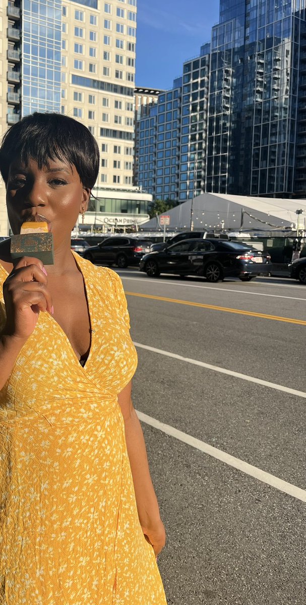 MelaninMuseC's tweet image. I started the month of August in a sundress and a mango popsicle (made from real mango). August is the month of the mango. We’re taking it #VoteforMango