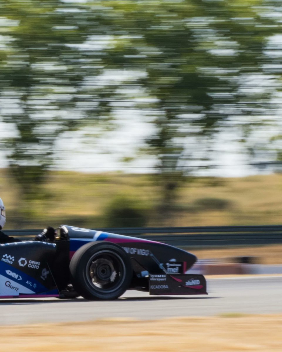 🏁 ¡Histórico 2.º puesto para <a href="/UVigoMotorsport/">UVigo Motorsport</a> en <a href="/FormulaStudentP/">Formula Student Portugal</a> #FSTP25
Un logro que refleja el talento, la innovación y la pasión de nuestros futuros ingenieros.
#FSPortugal2025 #UVigoMotorsport #IngenieríaUVigo #UM25 #FormulaStudent