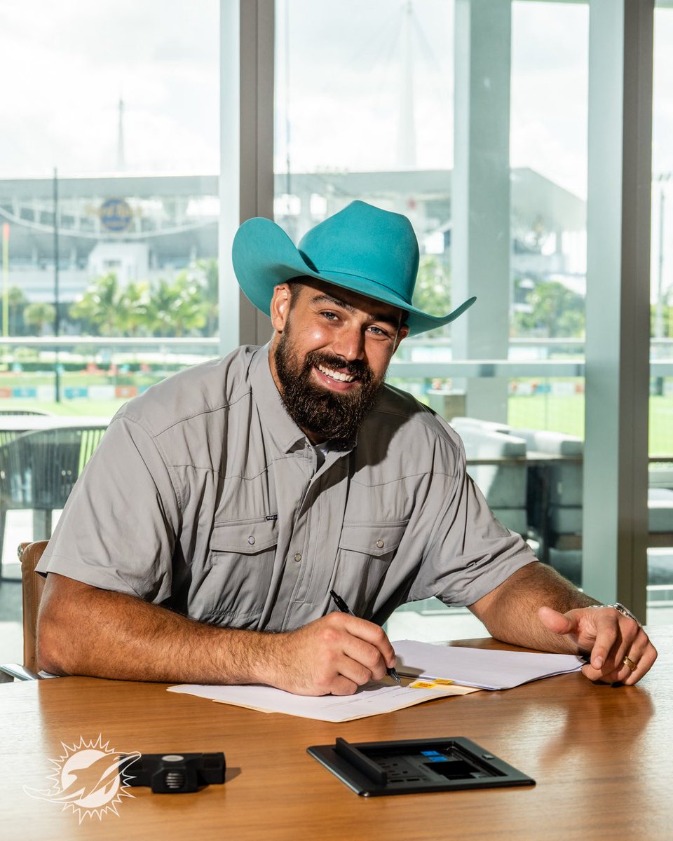 MiamiDolphins's tweet image. Done deal ✍️