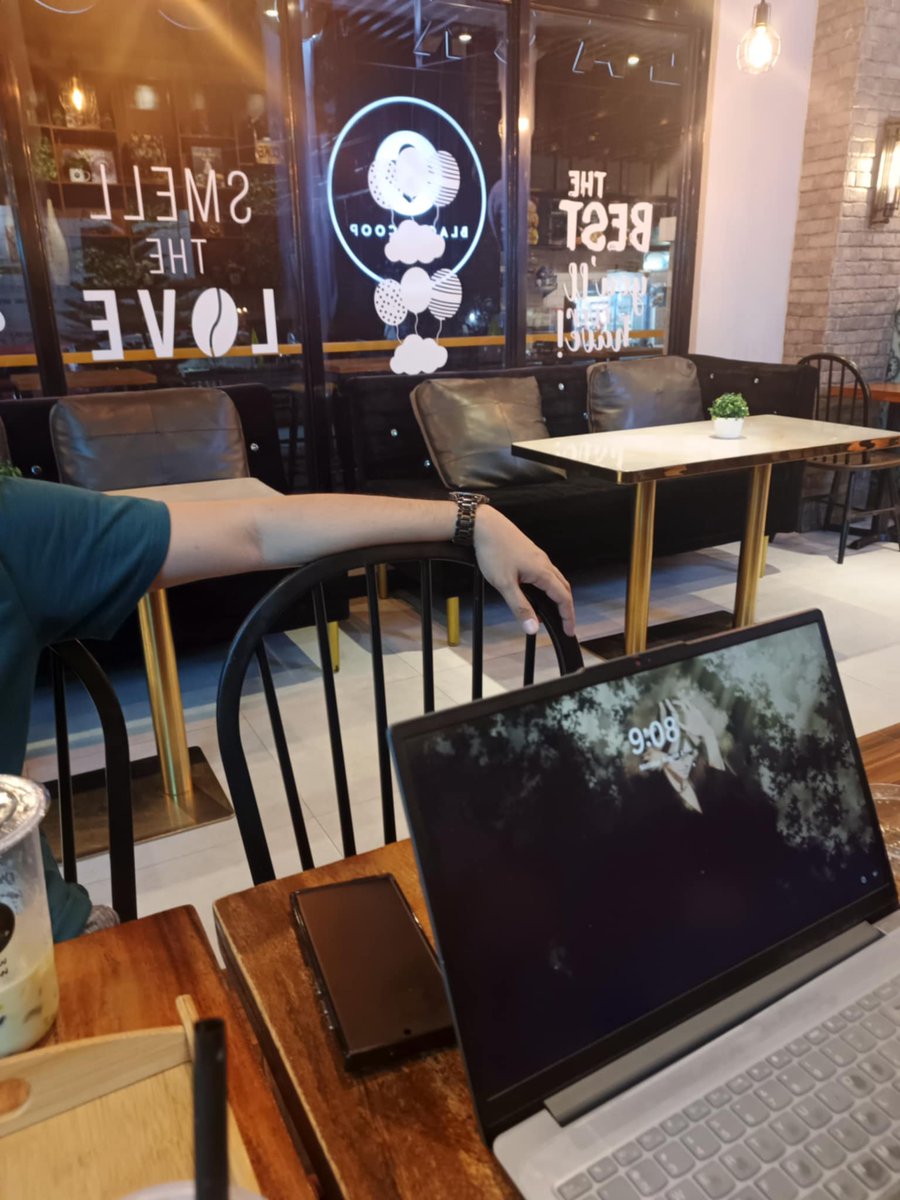 ReyMarjon's tweet photo. late nights at the café hits different. https://t.co/OkvIWL8Fad