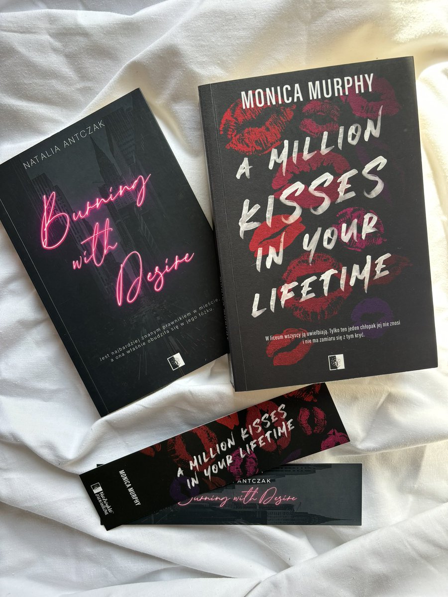 aluckyone_1's tweet image. 𝐑𝐎𝐙𝐃𝐀𝐍𝐈𝐄!

Wygraj zestaw książek widocznych na zdjęciach + zakładki.

Warunki wzięcia udziału takie, jak ostatnio:
•polub post
•podaj go dalej
•zostaw komentarz 

Konkurs trwa do soboty, czyli 9.08.

Powodzenia! (:

#twitteroweksiążkary