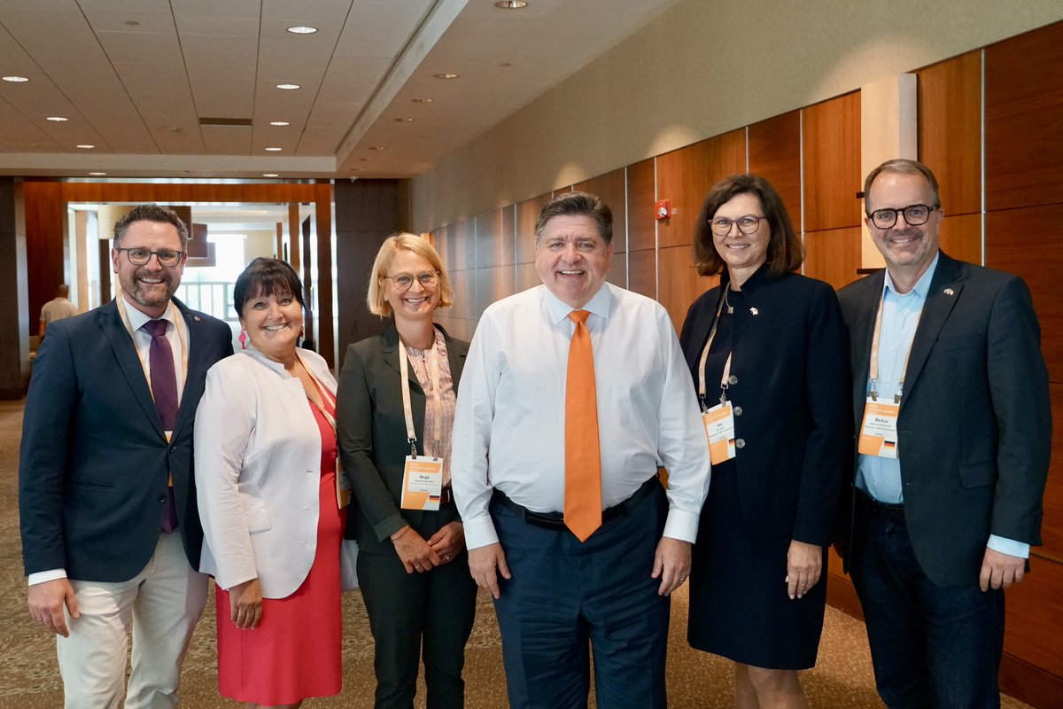 Bayerischer Landtag (@landtag_bayern) on Twitter photo Auf dem #NCSLsummit von <a href="/NCSLorg/">NCSL</a> treffen Präsidentin <a href="/IlseAigner/">Ilse Aigner</a>, Vizepräsident <a href="/m_rinderspacher/">Markus Rinderspacher</a> & PdP-Präsident <a href="/Gertinger/">Gerhard Hopp</a> den NCSL-Präsidenten Wayne A. Harper & den Gouverneur von Illinois, <a href="/JBPritzker/">JB Pritzker</a>. 1/2 Auf dem #NCSLsummit von <a href="/NCSLorg/">NCSL</a> treffen Präsidentin <a href="/IlseAigner/">Ilse Aigner</a>, Vizepräsident <a href="/m_rinderspacher/">Markus Rinderspacher</a> & PdP-Präsident <a href="/Gertinger/">Gerhard Hopp</a> den NCSL-Präsidenten Wayne A. Harper & den Gouverneur von Illinois, <a href="/JBPritzker/">JB Pritzker</a>. 1/2