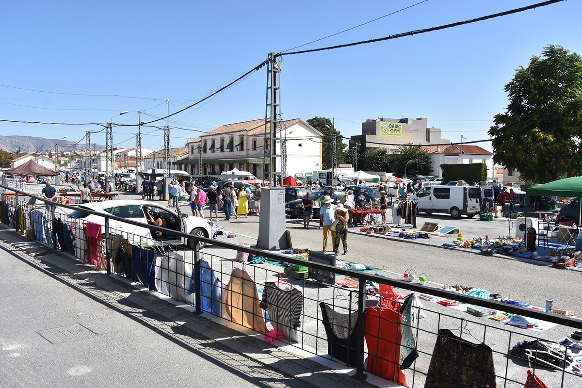 Los mercados del recinto ferial se trasladan esta misma semana, 6 y 10 de agosto, a la avenida del Mediterráneo, el de fruta, y al solar de la piscina cubierta, el de segunda mano.
Volverán a celebrarse en su lugar habitual el día 1 y 5 de octubre, respectivamente.