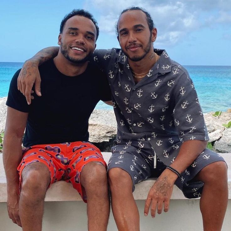 Hourly Lewis Hamilton tweet media