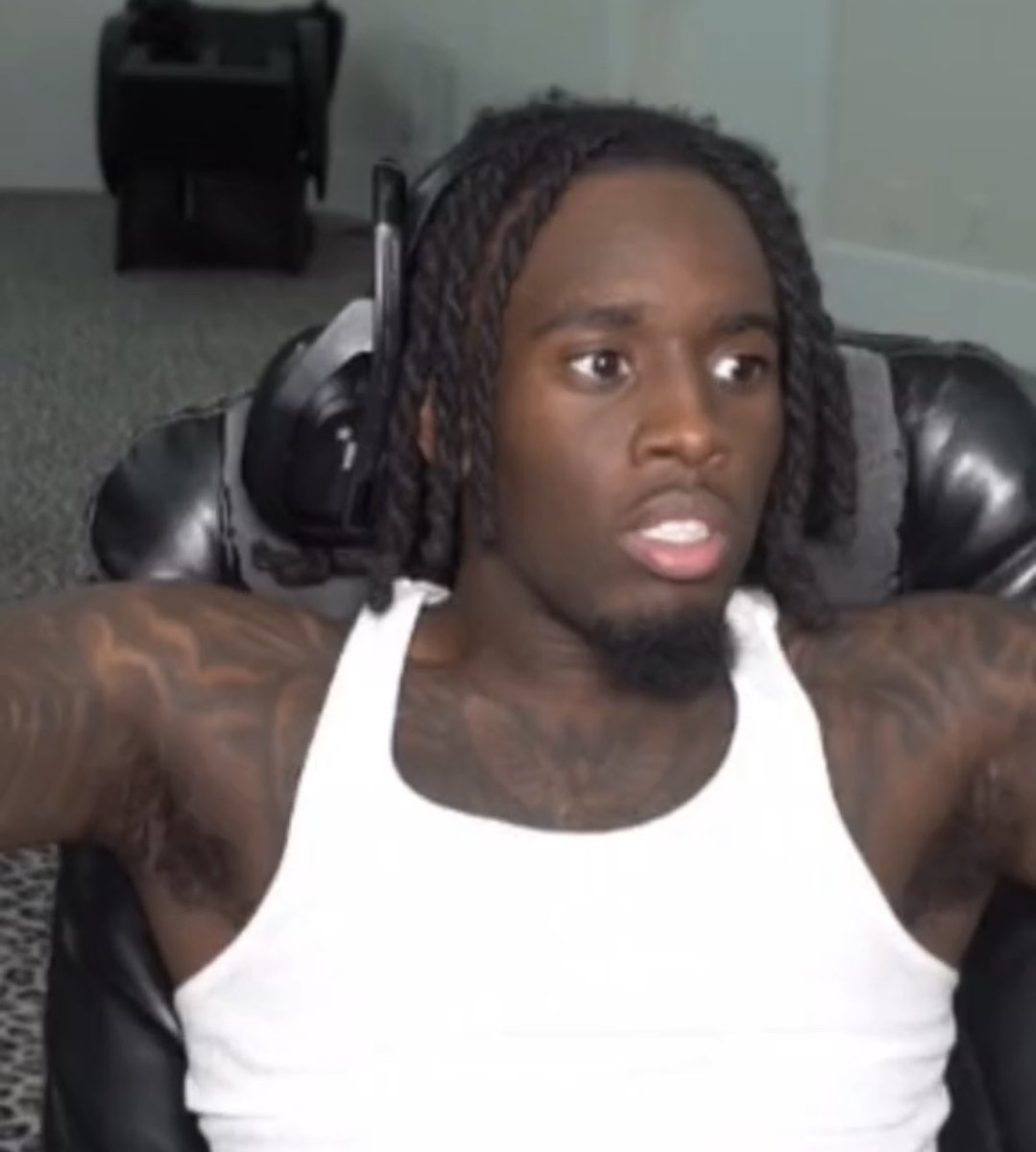 DailyNoud's tweet image. Kai Cenat is reportedly still hiding in the mall that Duke Dennis was arrested in.