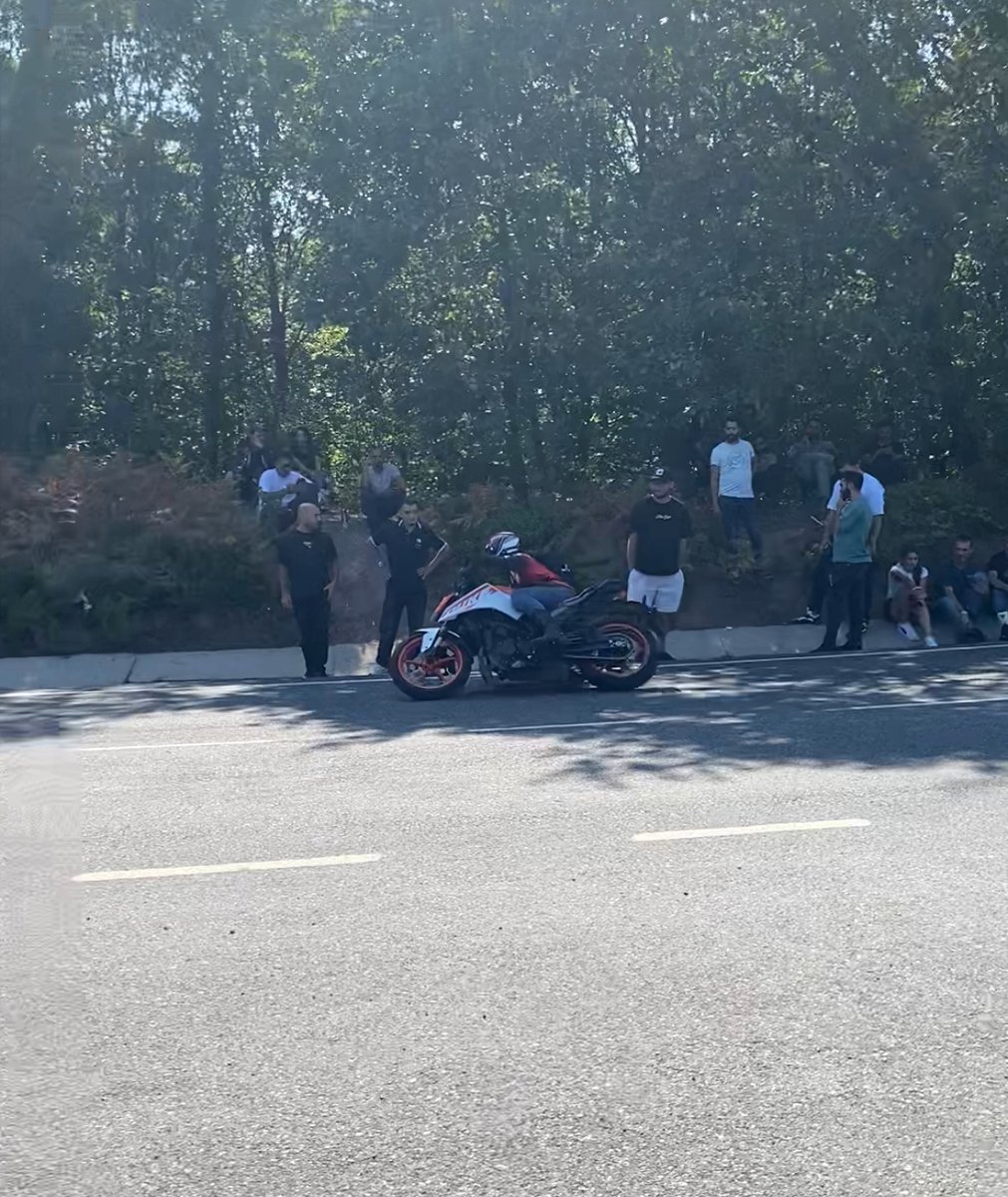 motoru sattım, duke 250 ile geçirdiğim 9000 kilometreden çok keyif aldığımı söyleyebilirim. bu da son gazlama gününden kalma, hatıra olarak kalsın.

avlak virajı, darlık etabı