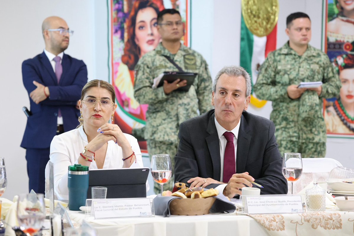 Alejandro Armenta (@armentapuebla_) on Twitter photo Todos Unidos por la Paz 🕊️🤝🏼
Los tres órdenes de gobierno nos reunimos en la Mesa de Coordinación Estatal para la Construcción de la Paz, trabajando en equipo por las familias poblanas, siguiendo la Estrategia Nacional de Seguridad de nuestra presidenta, la Dra. <a href="/Claudiashein/">Claudia Sheinbaum Pardo</a>. Todos Unidos por la Paz 🕊️🤝🏼
Los tres órdenes de gobierno nos reunimos en la Mesa de Coordinación Estatal para la Construcción de la Paz, trabajando en equipo por las familias poblanas, siguiendo la Estrategia Nacional de Seguridad de nuestra presidenta, la Dra. <a href="/Claudiashein/">Claudia Sheinbaum Pardo</a>.