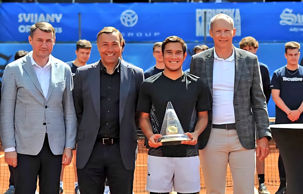 🧵 Todo lo que pasó en este hermoso fin de semana para el deporte peruano 👇

⛳️ Perú se proclamó campeón femenino de golf en la Copa los Andes 🇪🇨, después de 28 años.

🥇 Cristhiana De Osma campeona mundial sub-21 en 🇨🇦

🎾 Gonzalo Bueno 🇵🇪 ganó su tercer título Challenger en 🇨🇿