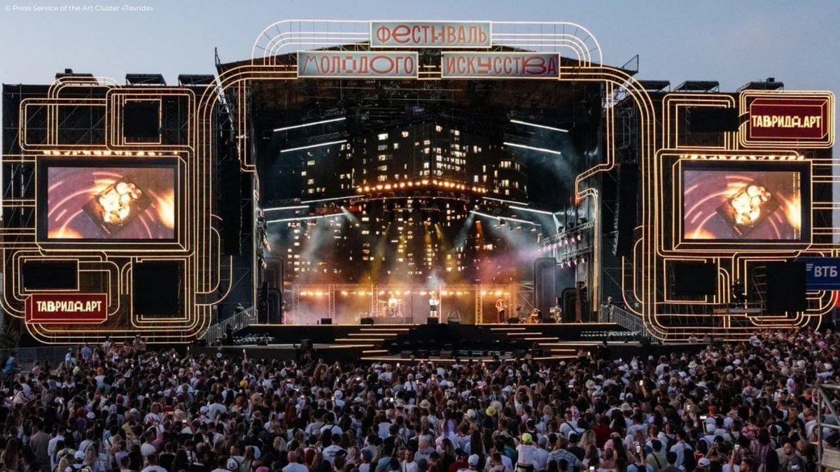 Russia's tweet photo. 🎉 One of Russia’s biggest youth events, the 7th #TavridaART Festival, vibed the Crimean coast!
100K+ guests from 21 countries took part in 300+ events celebrating fresh creative energy🌐
AI concerts, circus shows, 250 guitars for soldiers, 65k kids’ drawings — youth unleashed! https://t.co/UCfre5jJLI