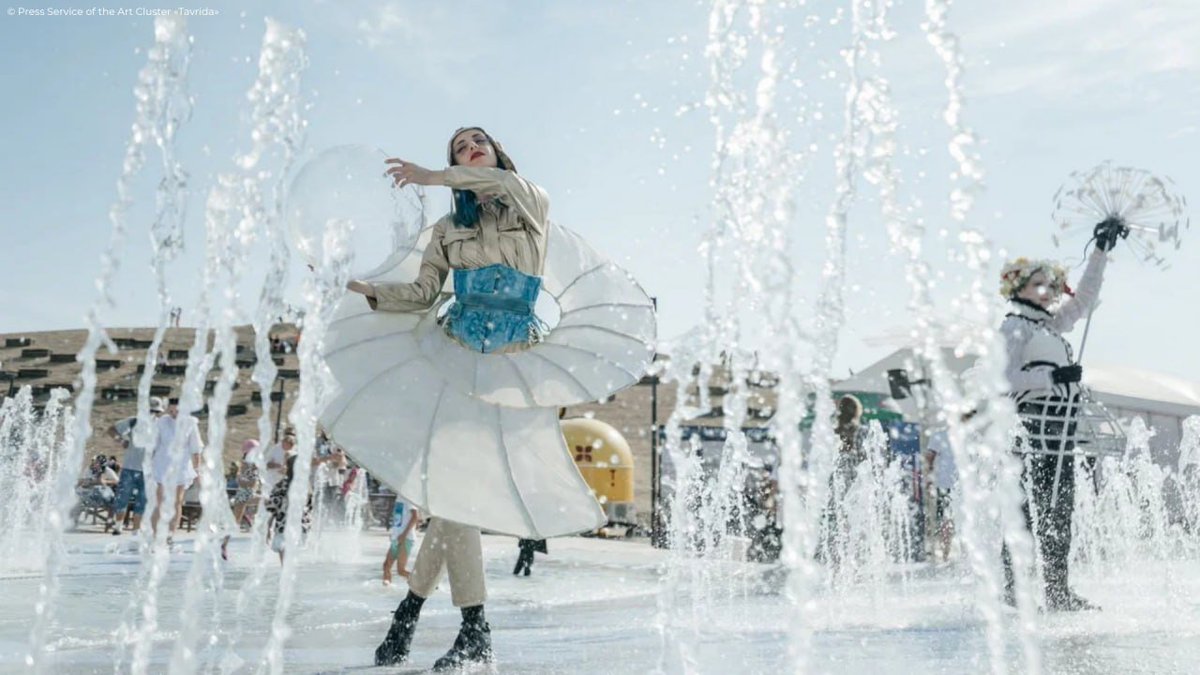 🎉 One of Russia’s biggest youth events, the 7th #TavridaART Festival, vibed the Crimean coast!

100K+ guests from 21 countries took part in 300+ events celebrating fresh creative energy🌐

AI concerts, circus shows, 250 guitars for soldiers, 65k kids’ drawings — youth unleashed!