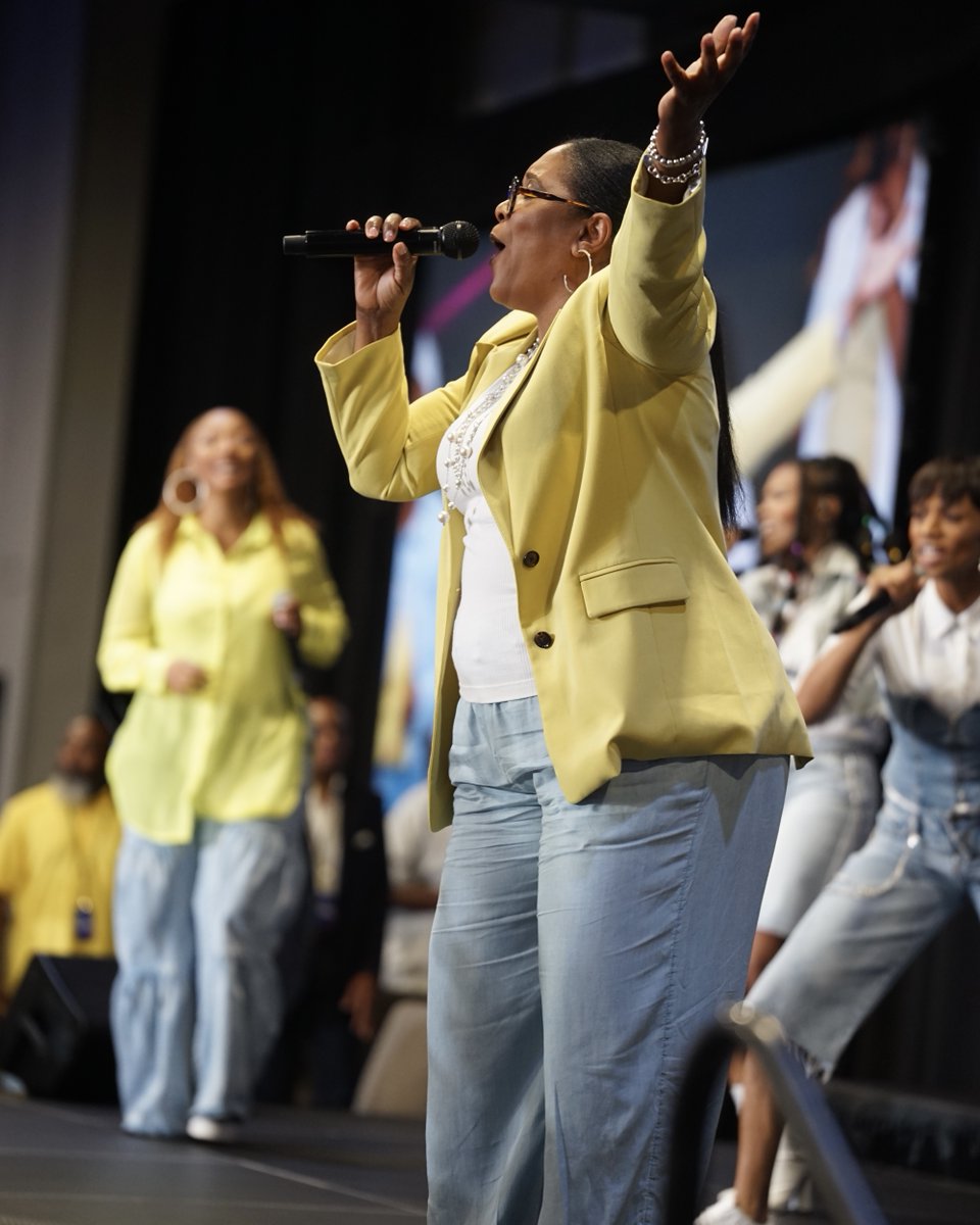 LHHoustonChurch's tweet image. What a Sunday at The Lighthouse! 🔥 Worship was powerful, the word was shifting, and @pastorkeion returned with Cracking the Code.
Worship isn’t about place—it’s spirit + truth. Your thirst is an invitation. Your detour is direction.
#CrackingTheCode #LHNation #SundayService