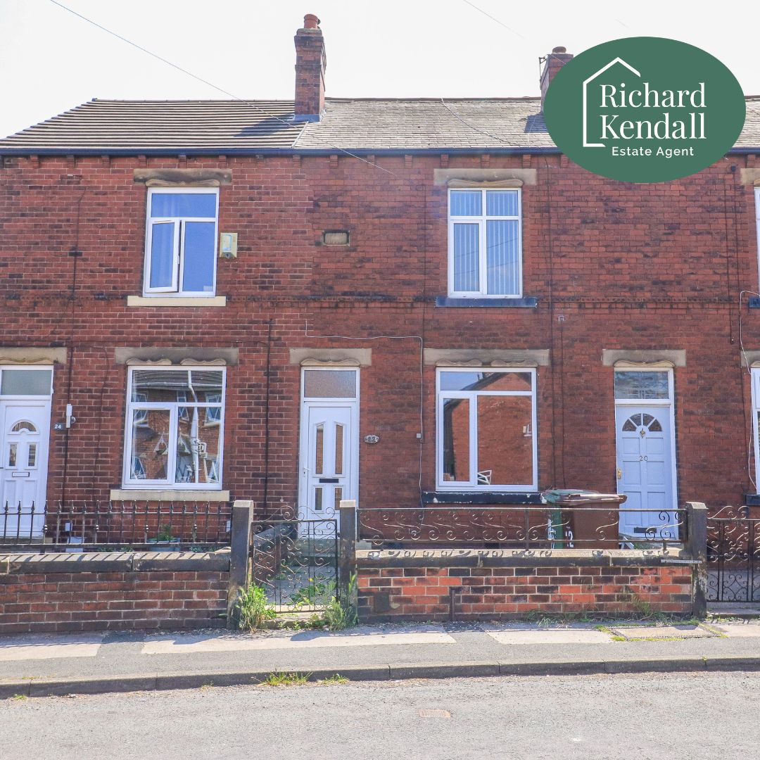 High Street, Ossett – Charming stone-fronted 2 bed terrace with spacious garden in SOUGHT AFTER Ossett. VIEWING ESSENTIAL. EPC D68. richardkendall.co.uk/properties-for…