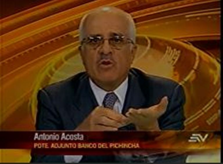Reconózcanlo bien; él es Antonio Acosta Espinoza presidente del Banco Pichincha, yunta del tío Fide, fue el q aplaudió a Moreno x eliminar controles a la banca.

Es el mismo q ayer insulto a un cliente, mientras su banco tiene problemas de seguridad sistema.

#NoOlvidarLaHistoria