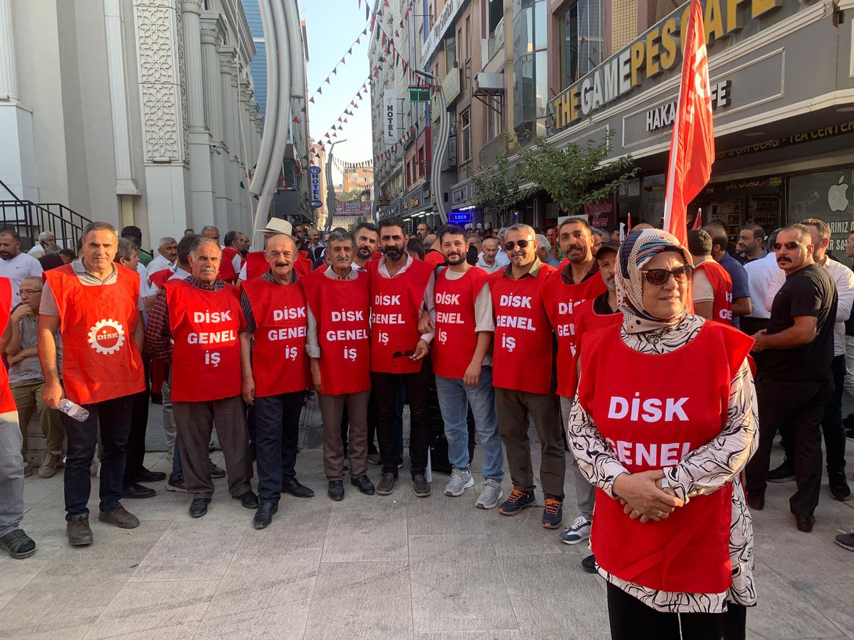 🚩*Mahkeme kararıyla iade edilmiş emekçilerin tekrar işten atılması uygulamasına son  verilmelidir.Toplumsal bariş ve demokrasi ruhuna uyulmalı ve derhal işçilerin işine iade edilmeli*
<a href="/DEMGenelMerkezi/">DEM Parti</a> 
<a href="/DBP_GenelMerkez/">DBP</a> 
<a href="/NumanKurtulmus/">Numan Kurtulmuş</a> 
<a href="/TC_icisleri/">T.C. İçişleri Bakanlığı</a> 
<a href="/csbgovtr/">T.C. Çevre, Şehircilik ve İklim Dğş. Bakanlığı</a> 
<a href="/eczozgurozel/">Özgür Özel</a>