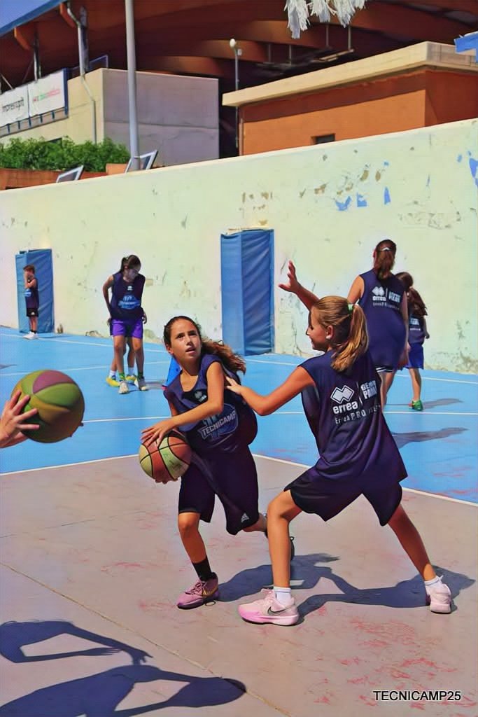 tecnicamp's tweet image. ¡Arranca la segunda semana de Tecnicamp!🔥
Después de una primera semana inolvidable, hoy hemos vuelto a las pistas con las pilas cargadas y muchas ganas de seguir aprendiendo y disfrutando.
En este día 6 hemos vivido una intensa competición de bote. Gran nivel y mejor ambiente!