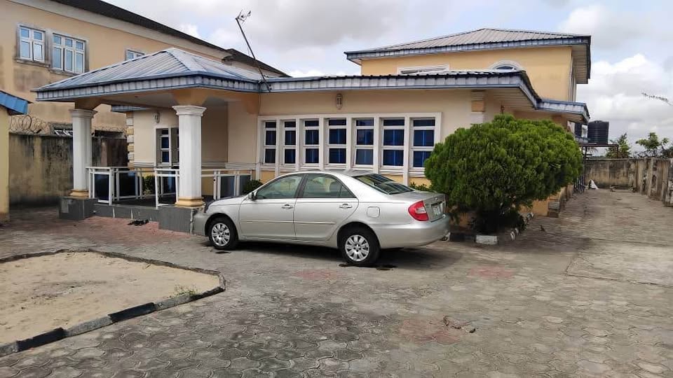 Hottest Distress Sale !! Distress Sale 📷
3BEDROOM BUNGALOW +2BEDROOM PENTHOUSE AT THE BACK
Land Size: fullplot of land. 600sqm
Location: Awoyaya Ibeju-Lekki Lagos
Price: N42M
Call/Whatsapp:
Title: Excision, survey ,deed ,receipt