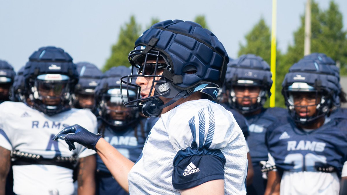 .<a href="/CAAFootball/">CAA Football</a> Commissioner Joey D’Antonio put on the pads today to practice with the reigning champi💍ns 😏 

#3MoreFeet