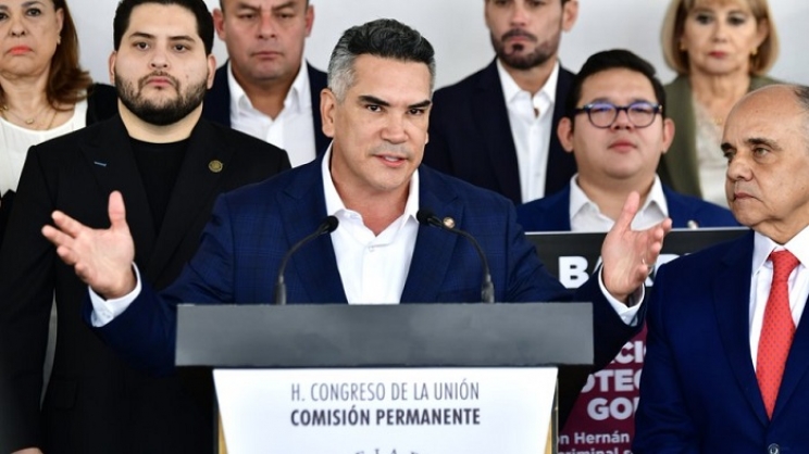 #Columna Como veo, doy✍️
#Alito sí es culpable: Los delitos por los que ahora pretenden desaforar al legislador y dirigente del #PRI son por: usurpación de funciones, peculado, uso indebido de atribuciones y facultades...
shre.ink/tNwJ👈
<a href="/LaydaSansores/">Layda Sansores</a> <a href="/ruizmassieu/">Claudia Ruiz Massieu</a>