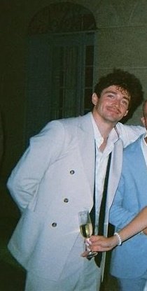 carclerc16's tweet image. EL PELO LA CAMISA DESABOTONADA Y LA CORBATA COLGADA???! NO TENGO NINGUN PENSAMIENTO DECENTE