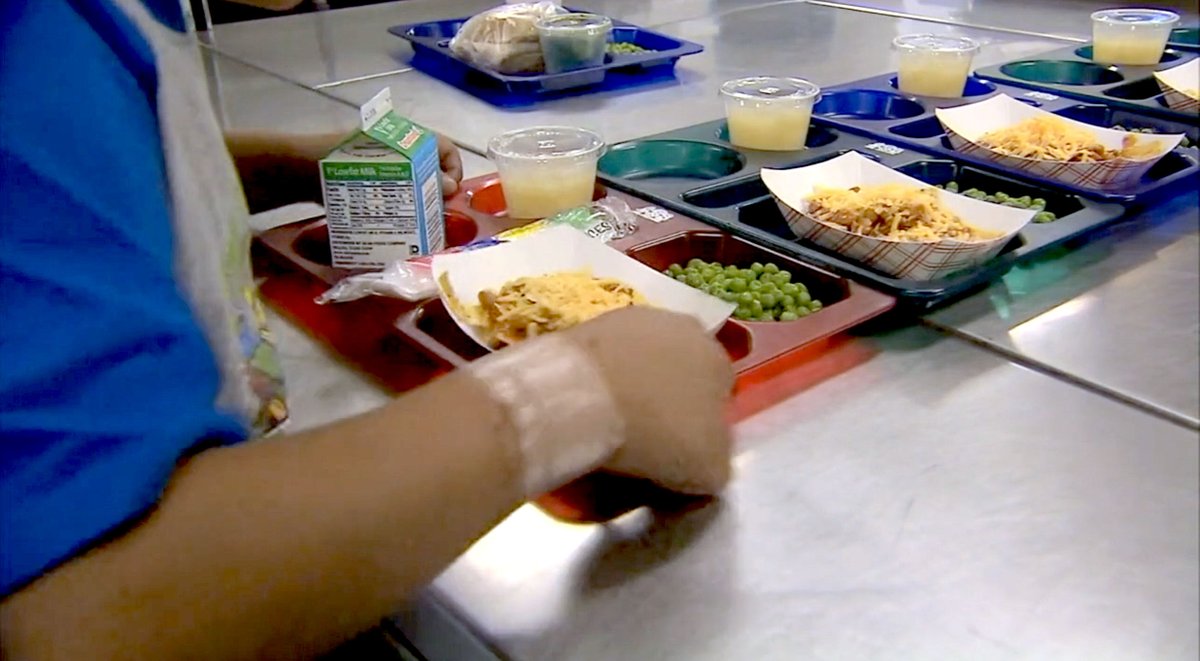 Local school district to offer free breakfast, lunch to all students this year &gt;&gt; 13abc.com/2025/08/04/loc…