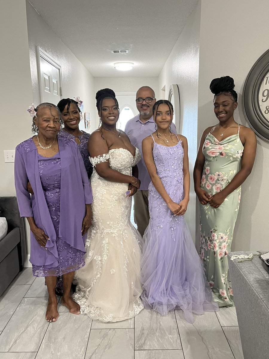 __heyyynaeee's tweet image. My bestfriend was sooo beautiful 😍😍😍@PepInYaStep  #BrewCrew2025 👰🏽‍♀️🤵🏾