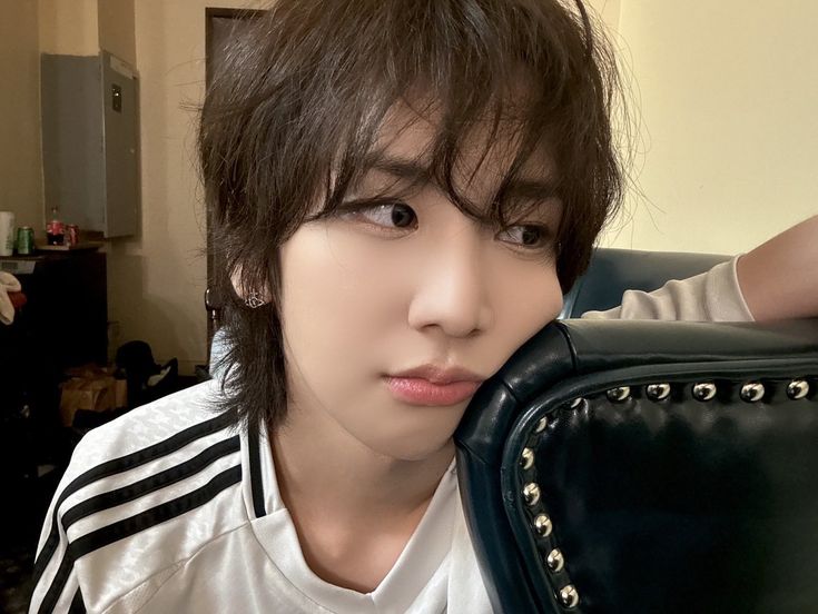 Hello? Szczerze mówiąc nie mam pojęcia jak zabrać się za zapoznawczy,więc jeśli chcecie się poznać bliżej to może...

#Heart — DM 
#RT — tteokbokki maybe?