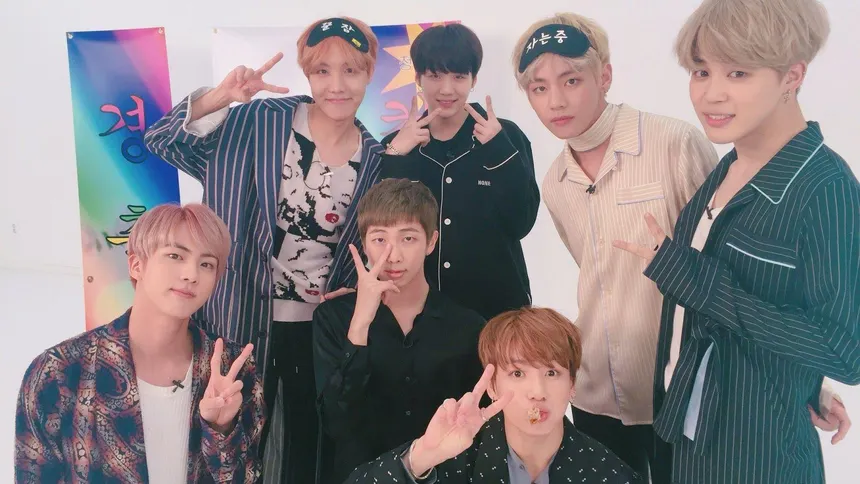 daily ot7 selca⁷ ia tweet media