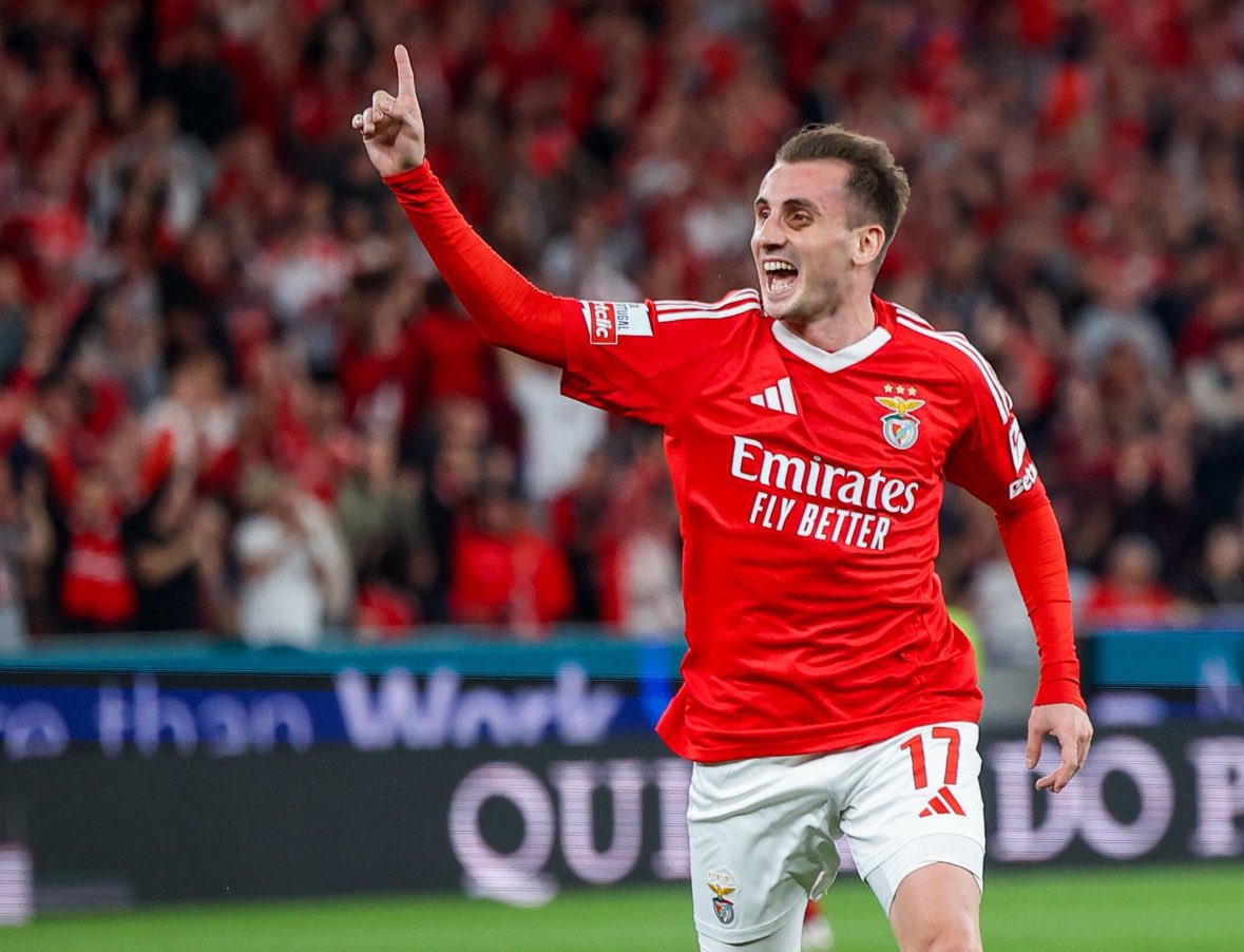 Fenerbahçe ve Benfica, şu anda Kerem Aktürkoğlu için pazarlık masasında.

 (Yağız Sabuncuoğlu)