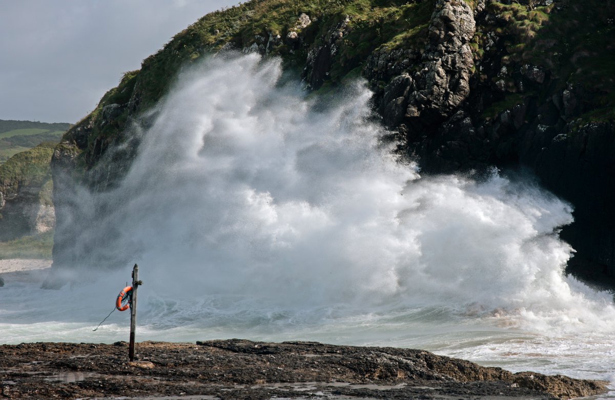 Storm Floris, Ballintoy. Co Antrim. <a href="/barrabest/">Barra Best</a> <a href="/WeatherAisling/">Aisling Creevey</a> <a href="/WeatherCee/">Cecilia Daly</a> <a href="/JakkiMoores/">Jakki Moores 📸</a> <a href="/davidquinneymee/">David Quinney Mee (he/him)💙</a>
