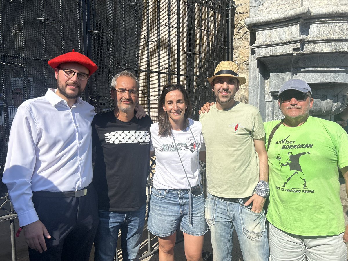 Os deseo unas felices fiestas de #LaBlanca2025 a todas, todos y todes.
Que sean unas fiestas feministas: libres de violencias machistas, racistas, LGTBIfóbicas y fascistas. 

Fiestas en las que todas las personas podamos participar y disfrutar en libertad.

🥂🍾Gora #Gasteiz!