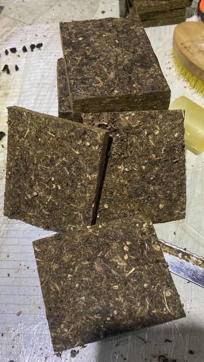 updatecharts's tweet image. GENTE? Traficantes estão fabricando o “Brisadeiro do Amor”, feito com maconha. 

O preço inicial é de R$35.